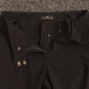  kostymbyxor  - Säljer dessa kostymbyxor då dom är för långa för mig☺️