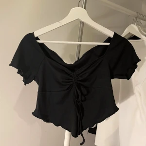 Jätte söt topp  - Säljer nu en jätte fin och söt topp storlek S jätte fint stick men den va för stor för mig