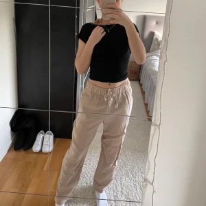 Linnebyxor - Säljer mina beiga linnebyxor då dem inte kommer till användning, använda fåtal gånger💕