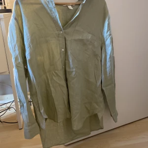 Skjorta  - Fin grön skjorta, i ny skick 