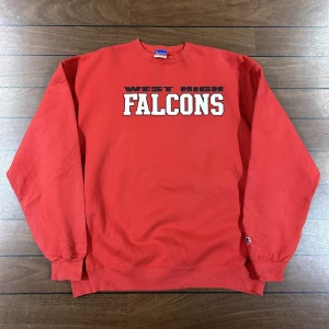 Champion West High Falcons Sweatshirt  - Snygg vintage champion sweatshirt i storlek XL! Bara att skriva om du undrar över något🙏