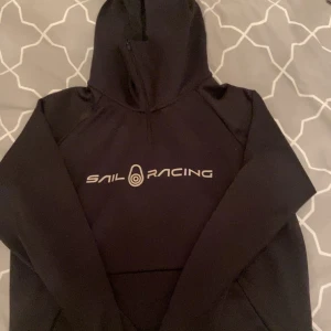 Sail racing kofta - Jag säljer en sail racing hoodie som är i gott sick