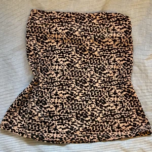 Tub top - Lite intressekoll på denna snygga top! Den är lite mer rosa än vad bilden visar💕 stl m men jag har sytt in den så den passar typ xs-s