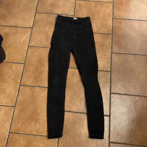 Skinny jeans från Gina tricot, Molly highwaist skinny jeans i storlek S