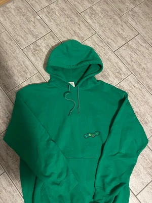 TAOS hoodie - Limited edition TAOS hoodie!!! Släpptes endast 5 av denna kollektion.  Skick 9/10 Modell: crying woman Size Medium