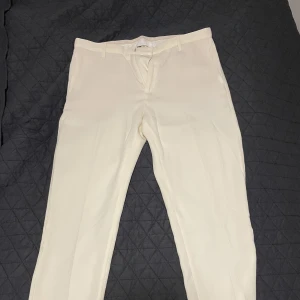 Elvine kostym byxor - Helt oanvända kostymbyxor som sitter bra på mig som är 183cm och väger 80kg!