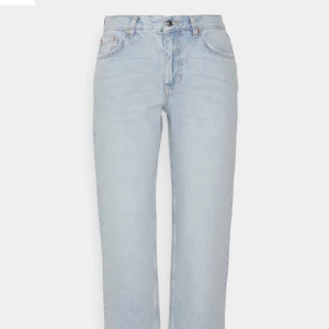 Gina tricot low Waist petite - Säljer med lappar på då. dom var för långa på mig även om jag är ”petite” 🤍