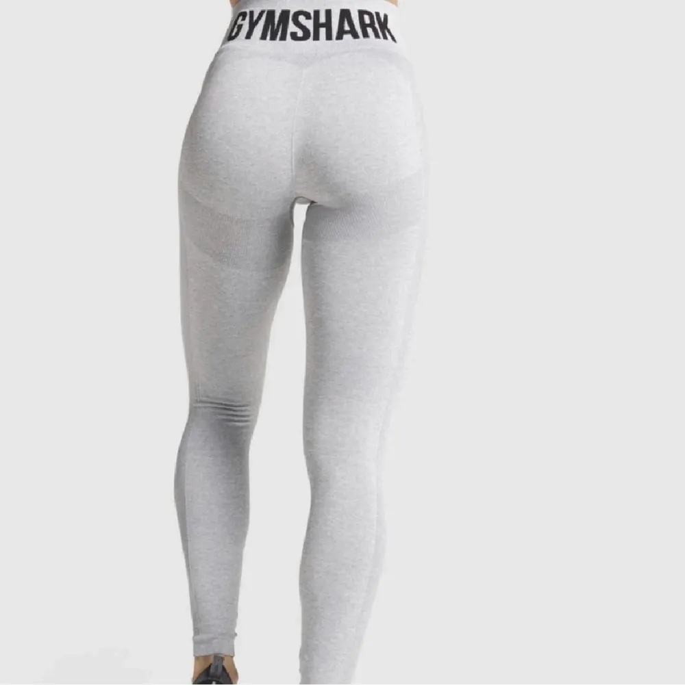 Gym byxor från gym shark strl xs pris 250kr skriv vid intresse. Jeans & Byxor.