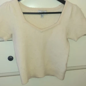 Stickad tröja  - Stickad tröja från &other stories, köpt på Plick för rätt längesen men har inte kommit till användning 