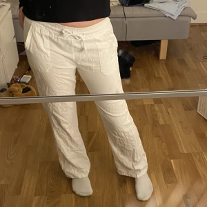 Lågmidjade linnebyxor  - Säljer dessa super fina linnebyxor då jag inte använder de eftersom jag har ett par andra💕