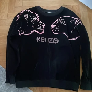 Kenzo tröja - Säljer denna så coola kenzo tröjan då den inte används! Det är en barn så skulle säga att den passar xs-s💗