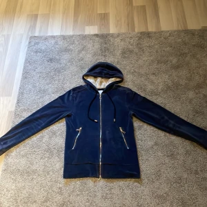 Limitato zip hoodie - Skick: 9/10, knappt använd. Nypris: 3500
