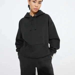 Hoodie från Bik Bok - En hoodie köpt från BikBok, Skriv för mer bilder💗