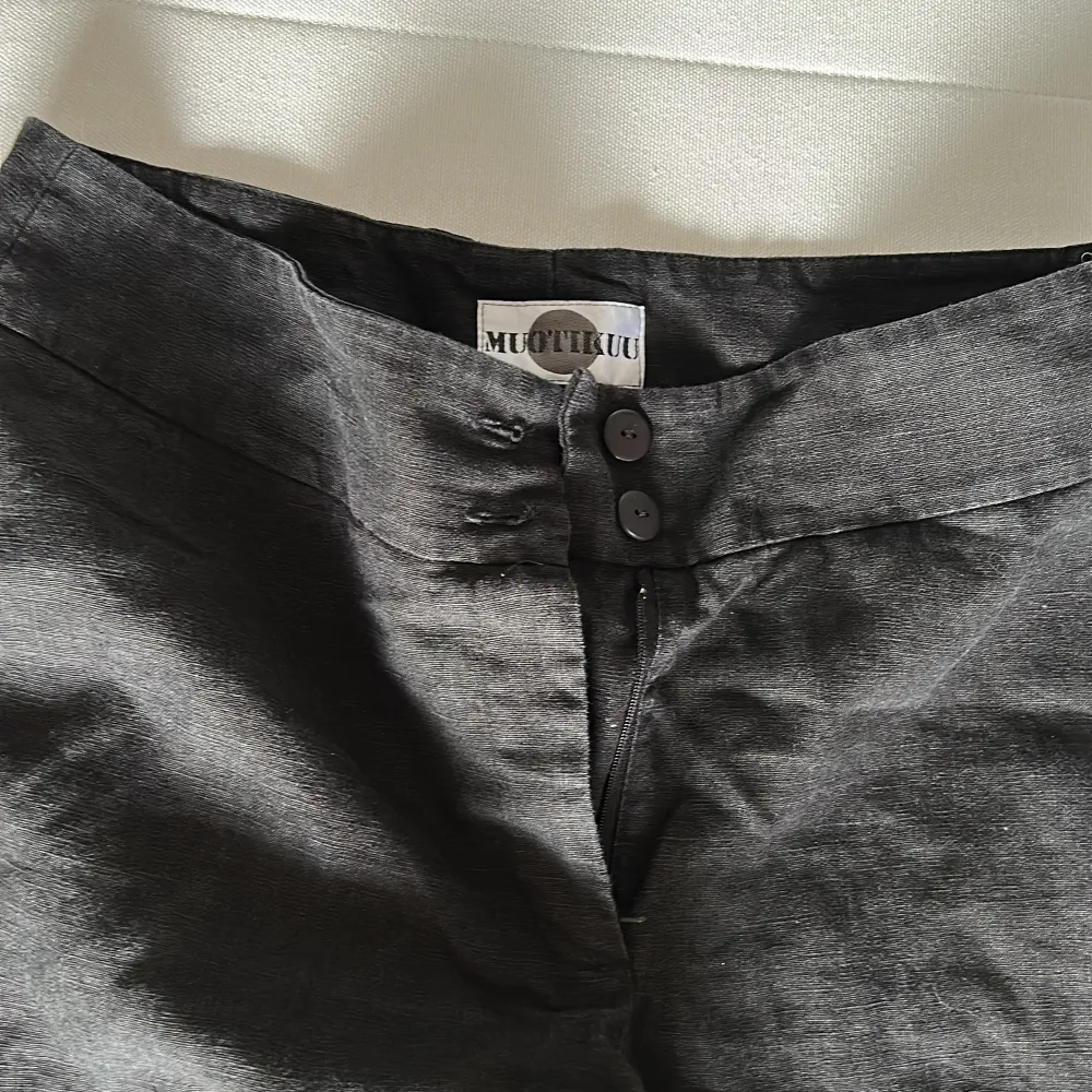 svart byxor från muotikuu . Jeans & Byxor.
