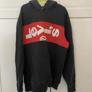 Levis hoddie stl s - I gott använt skick. 