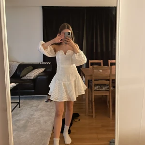 Student klänning! - Tips tips tips till studenten! Jätte fin och annorlunda klänning i storlek 34/36❤️