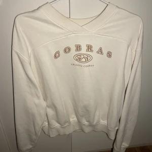 Cobra tröja - Snygg beige tröja tänk som en present men gavs aldrig. 