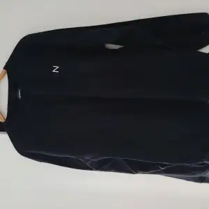 New black tröja storlek Large as lik gucci, helt ny, ingen användning PAKETET KAN SKICKAS