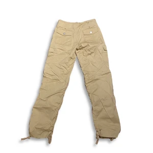 I an gia cargo byxor - Säljer dessa lågmidjade cargo byxor från i am gia. Helt nya med etiketten på. I storlek XS