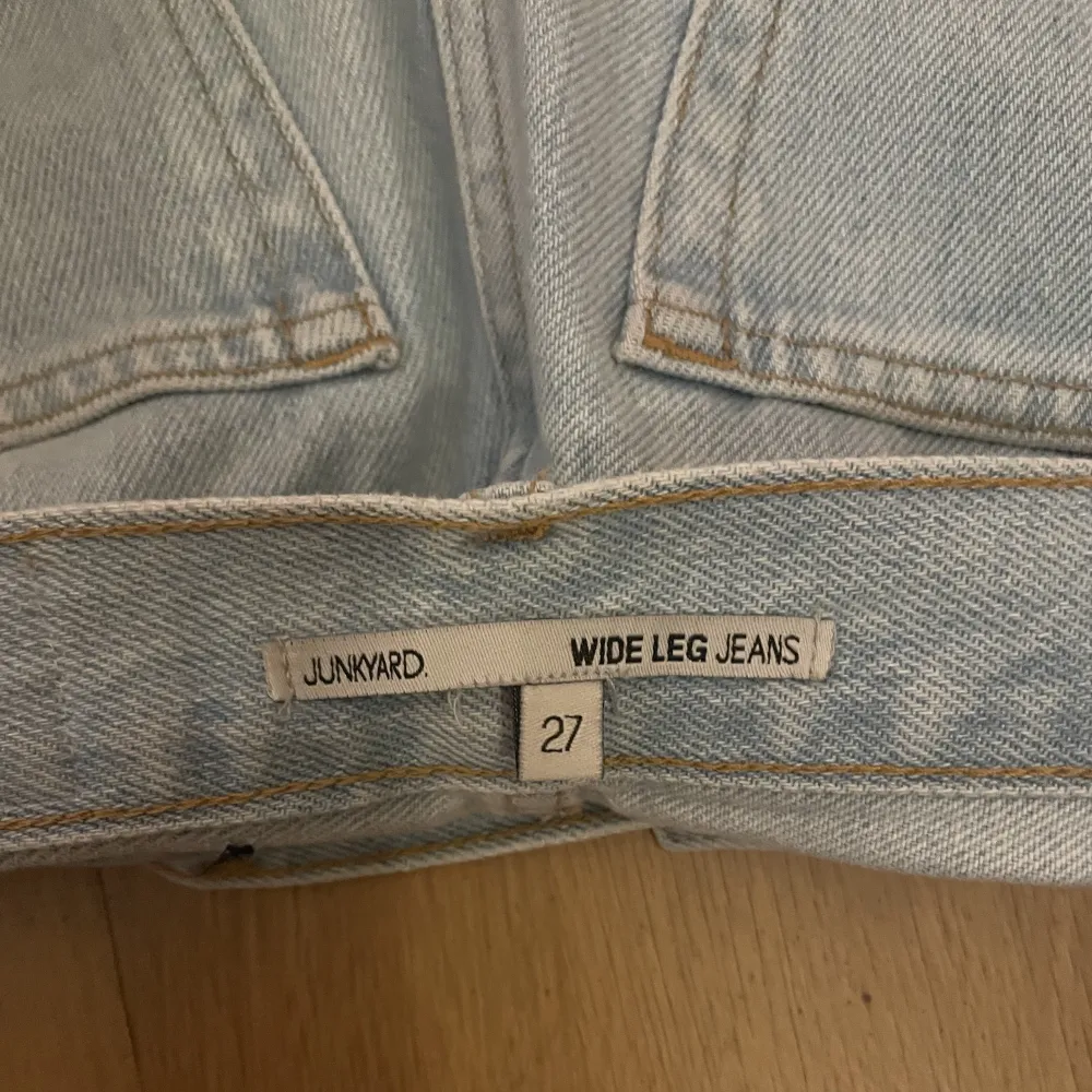 Ljusblåa jeans, i bra skick, långa på mig som är 174. Kan både mötas upp och frakta.. Jeans & Byxor.