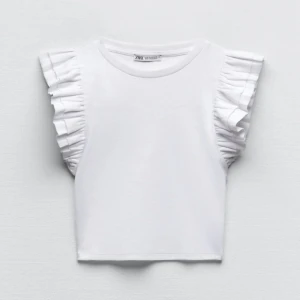 Zara topp - Säljer denna tröjan i nyskick från zara då den e för liten 