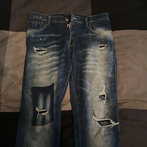 DS2 jeans - Dsquared byxor köpta på amsterdams flygplats, använda fåtal gånger, i nyskick. Kan skickas mot betalning