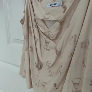 Linne från Nakd  - Jättefint linne från Nakd, perfekt till våren och sommaren 