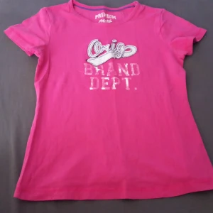 Rosa t-shirt  - Jätte fin rosa tshirt. Använd och är inte förstörd. Skriv till mig om ni undrar över något 💕