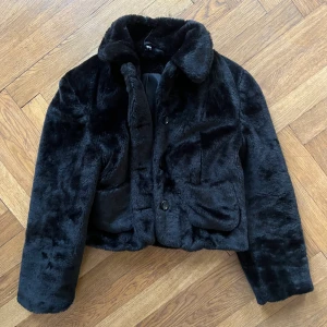 Svart jacka - storlek: S. möts i stockholm eller fraktar 🖤