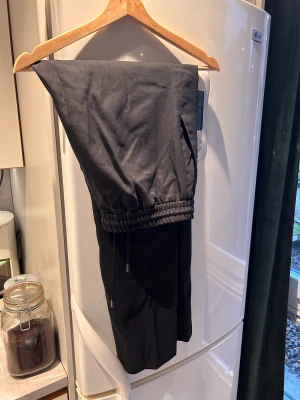 TIGER OF SWEDEN Kostymbyxor - Nypris 2000. Regular fit. 