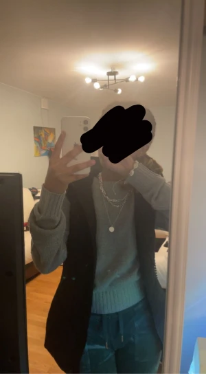 Grå stickad tröja - fin stickad tröja som e ganska trendiga just nu! Går jätte bra outfit att ha med jeans eller juicy byxor!💕