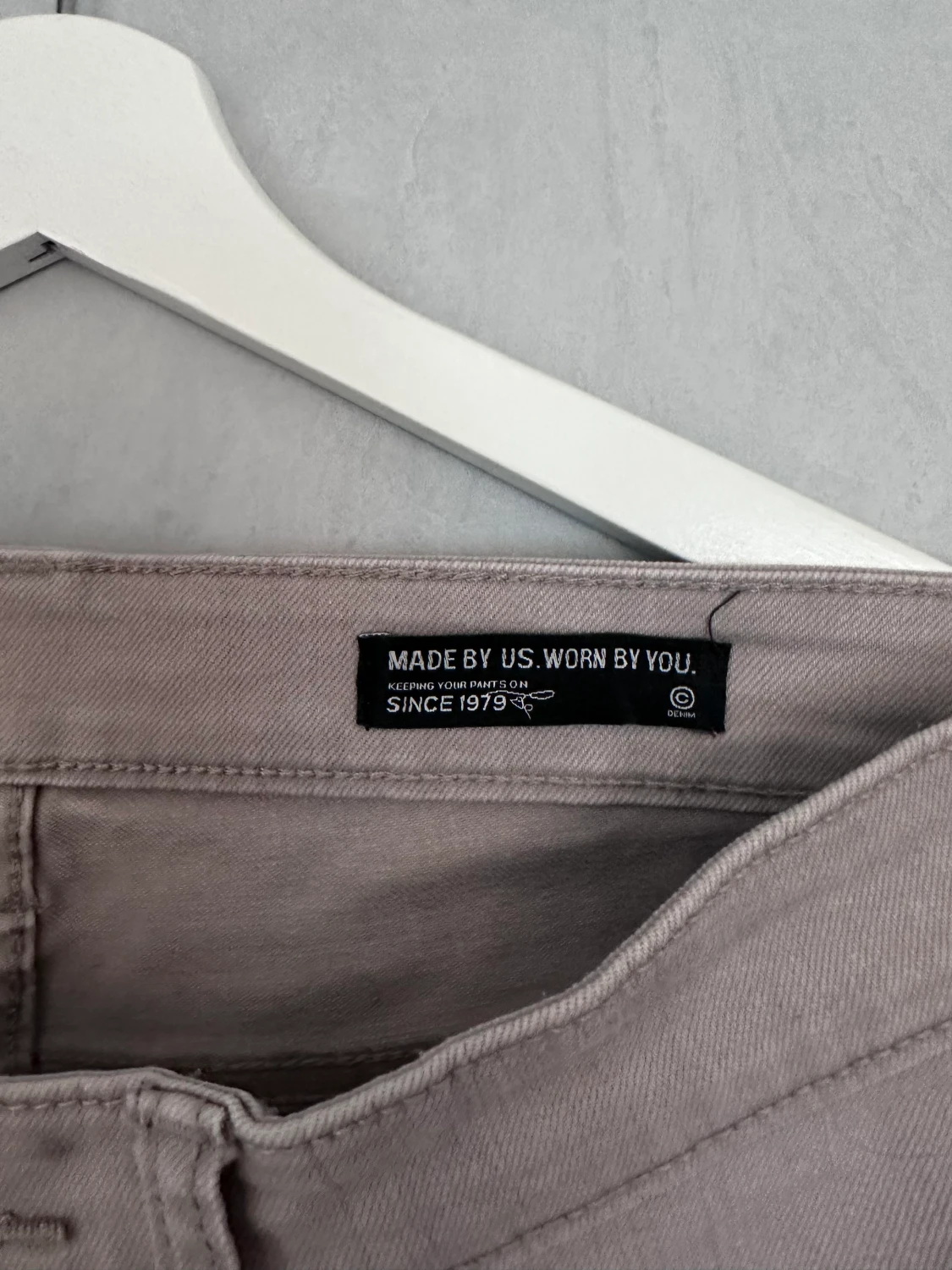 Gråa jeans med slits - 90