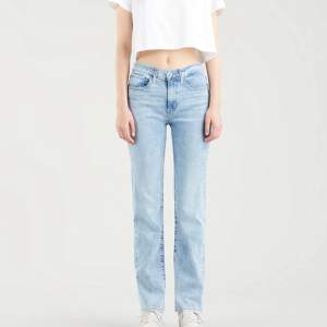 levi's jeans 724 high rise straight aldrig använda i storlek w26 L32