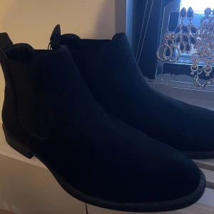 Skor  - Säljer ett par skor. Testade 1 gång. 