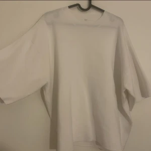 Vit Muji Tshirt - Worn once, very soft and comfy.