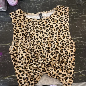 Topp - En liten och fin topp inför sommaren eller kanske fester🥳