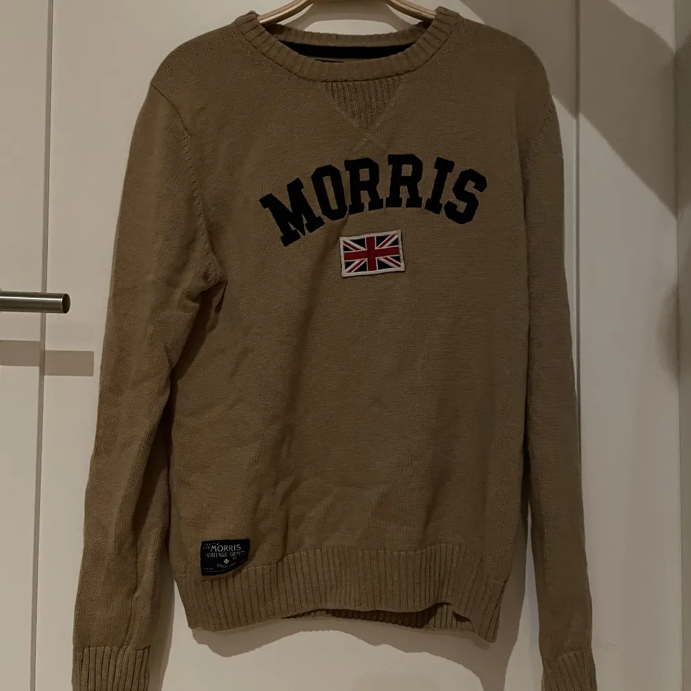 En brun stickad Morris tröja i storlek M. Använd men gott skick.. Stickat.