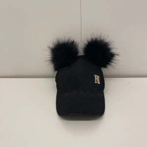 Keps från River island  - Keps från river island som är justerbar 🤍 50kr