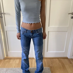 Långärmad tröja - En jättefin blå tröja från Gina tricot endast använd 1 en gång