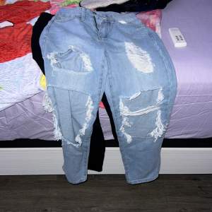 Worn once great condition xxs ripped jeans 