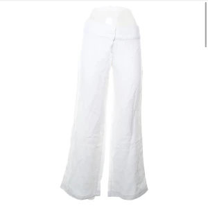 Lågmidjade Linnebyxor - Ett par lågmidjade linnebyxor så perfekta till sommaren! I storlek 38 men passar även 36 