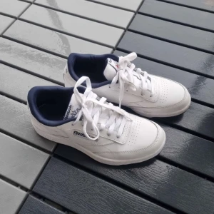 Reebok skor - Storlek 38, I bra skick Och skorna är jätte bekväma  Möts upp i sthlm💓 Nypris är 849kr💓