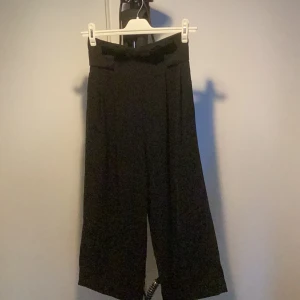 Byxor - Byxor från COS, i fint skick