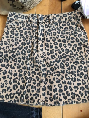 Leopard kjol - Leopard jeans kjol!