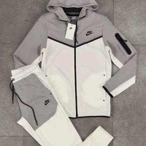 Nike Tech fleece - Nike Tech Fleece  1500kr + Frakt 🤍🤍