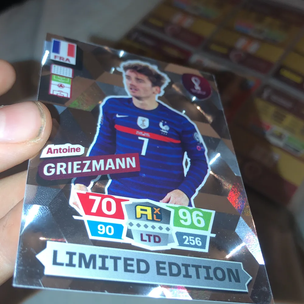 Säljer min antonie Girezman LTD 2022 World cup har bara en skynda att köpa!. Övrigt.