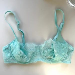 Ljusblå bralette - Världens härligaste bralette i en ljusblå färg från Calvin Klein i storlek 75B, nypris på denna var runt 500kr ❤️