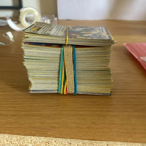180 Pokémon kort - Säljer 180 Pokémon kort. Alla kort kostar 190kr sammanlagt men fraktet kostar 50kr