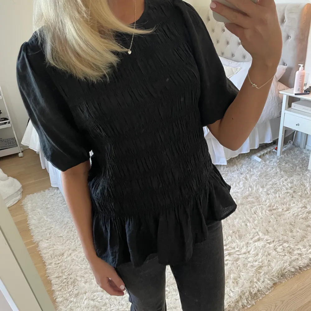 Så fin blus! Knappt använd 💕. Blusar.