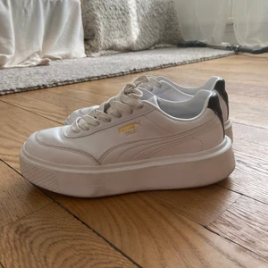 Adidas  - Storlek 37,5, adidas sneakers, använda ca 5 gånger 